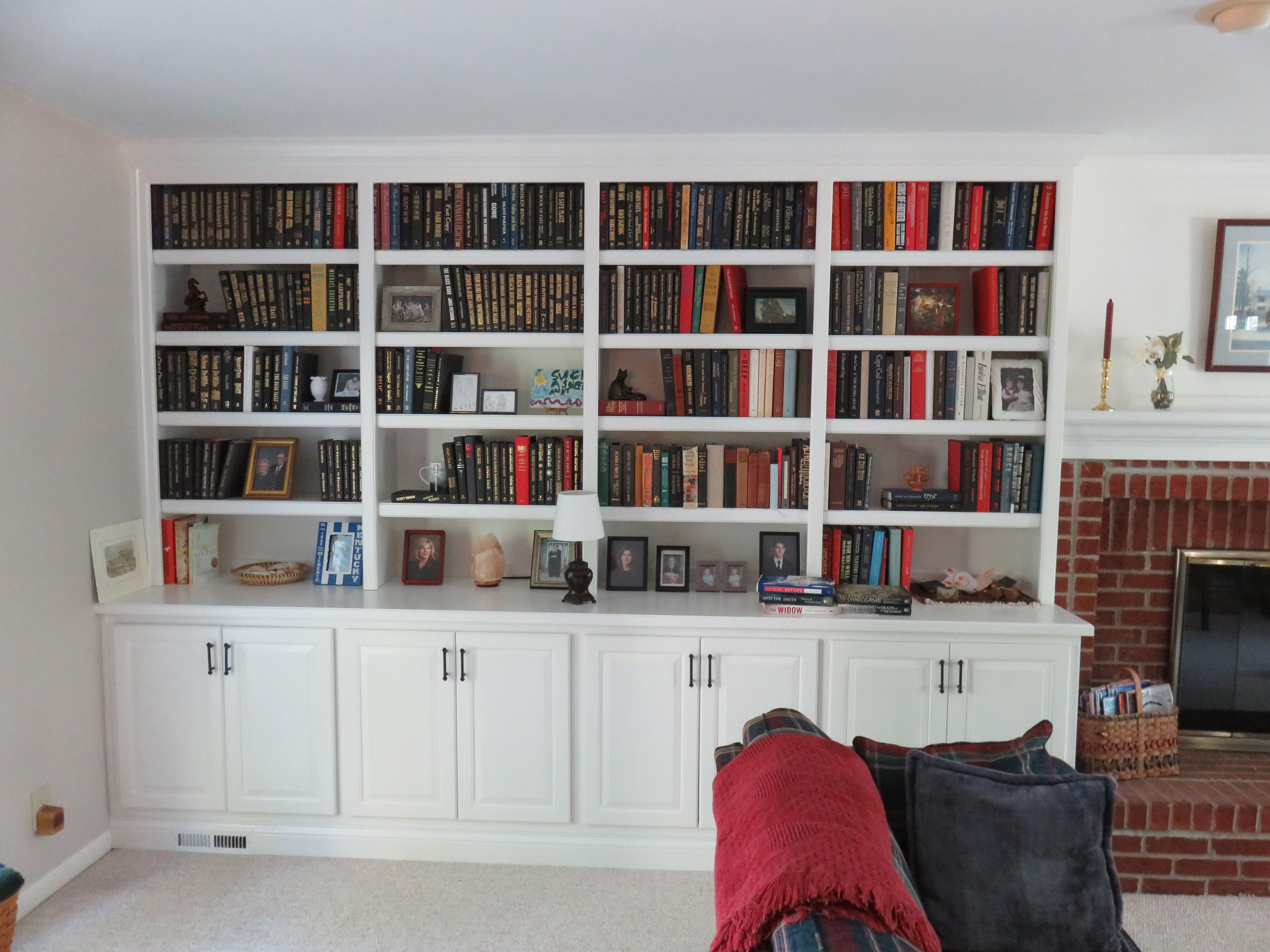Custom built in bookshelves